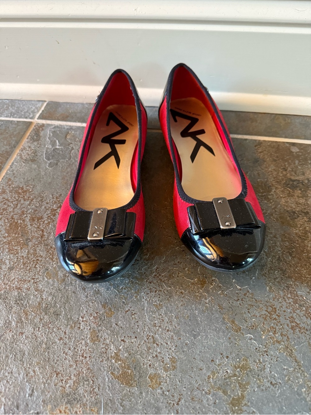Size 8.5M Anne Klein Red Flats with Black Patent Toe and Bow